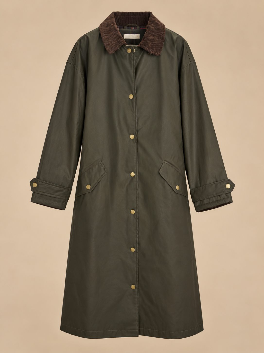 Abrigo largo verde oliva con cuello de pana, botones a presión y puños ajustables, vista frontal sin modelo