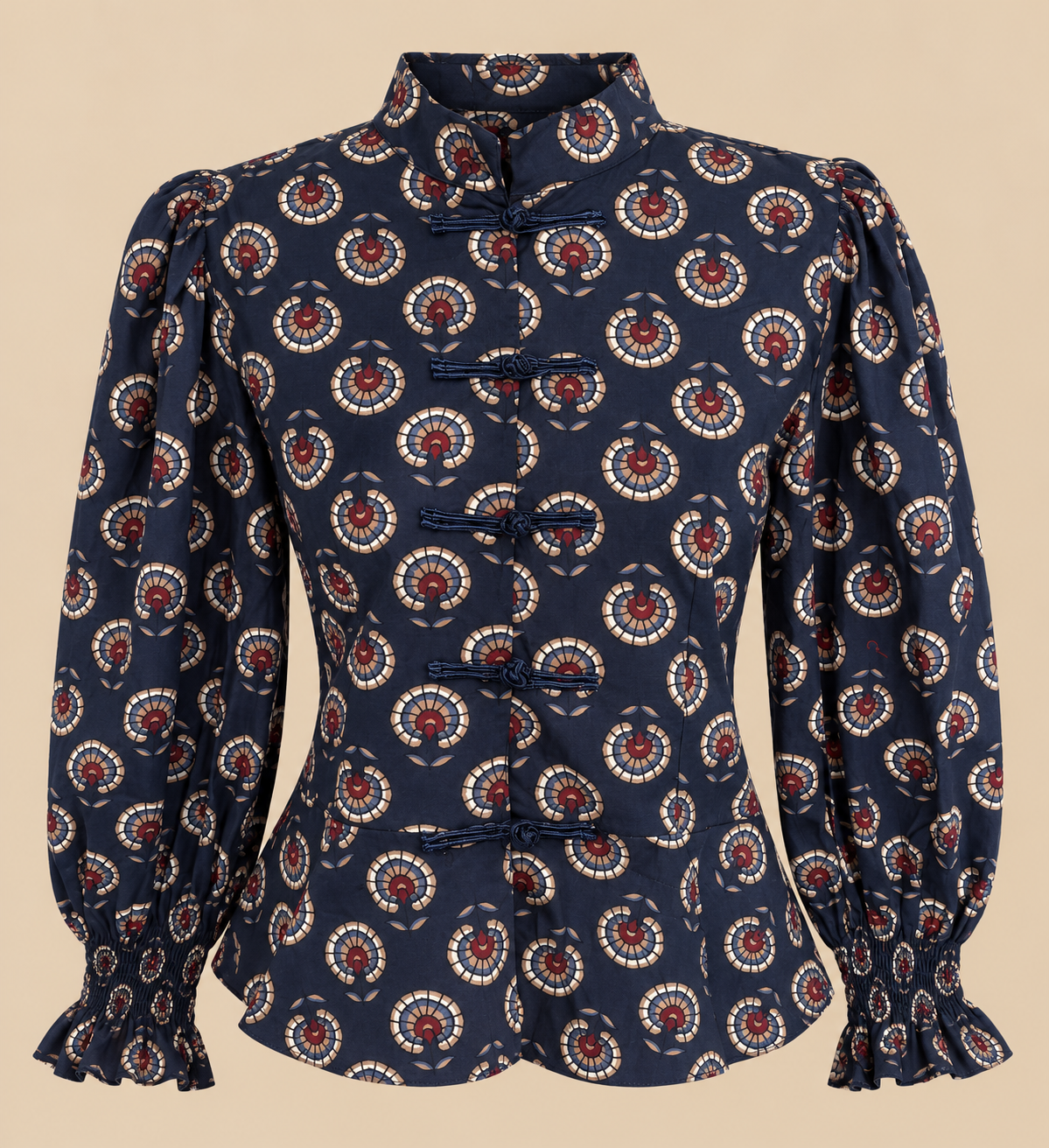 Blusa Atenas azul marino con motivos crudos, burdeos y beige sobre fondo beige