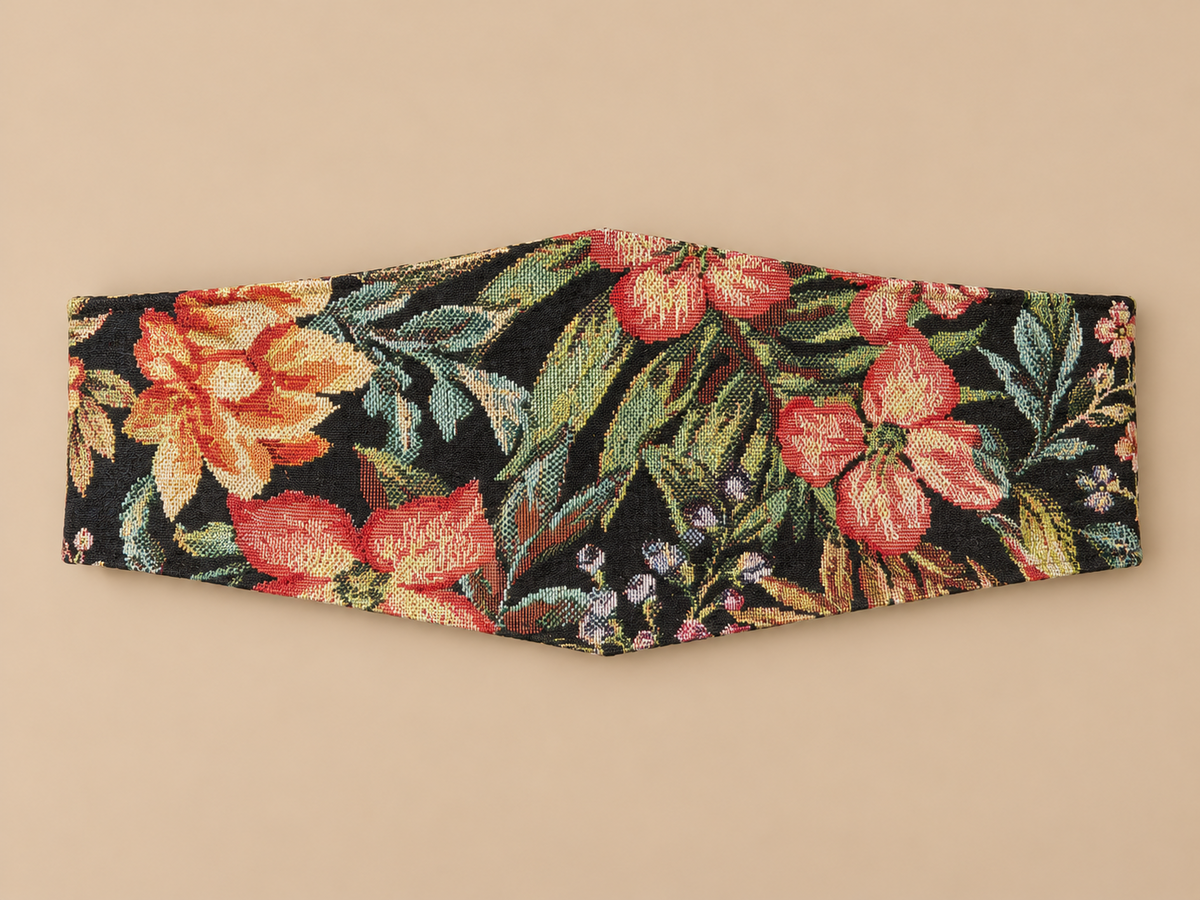 Fajín de jacquard estampado floral multicolor sobre fondo negro