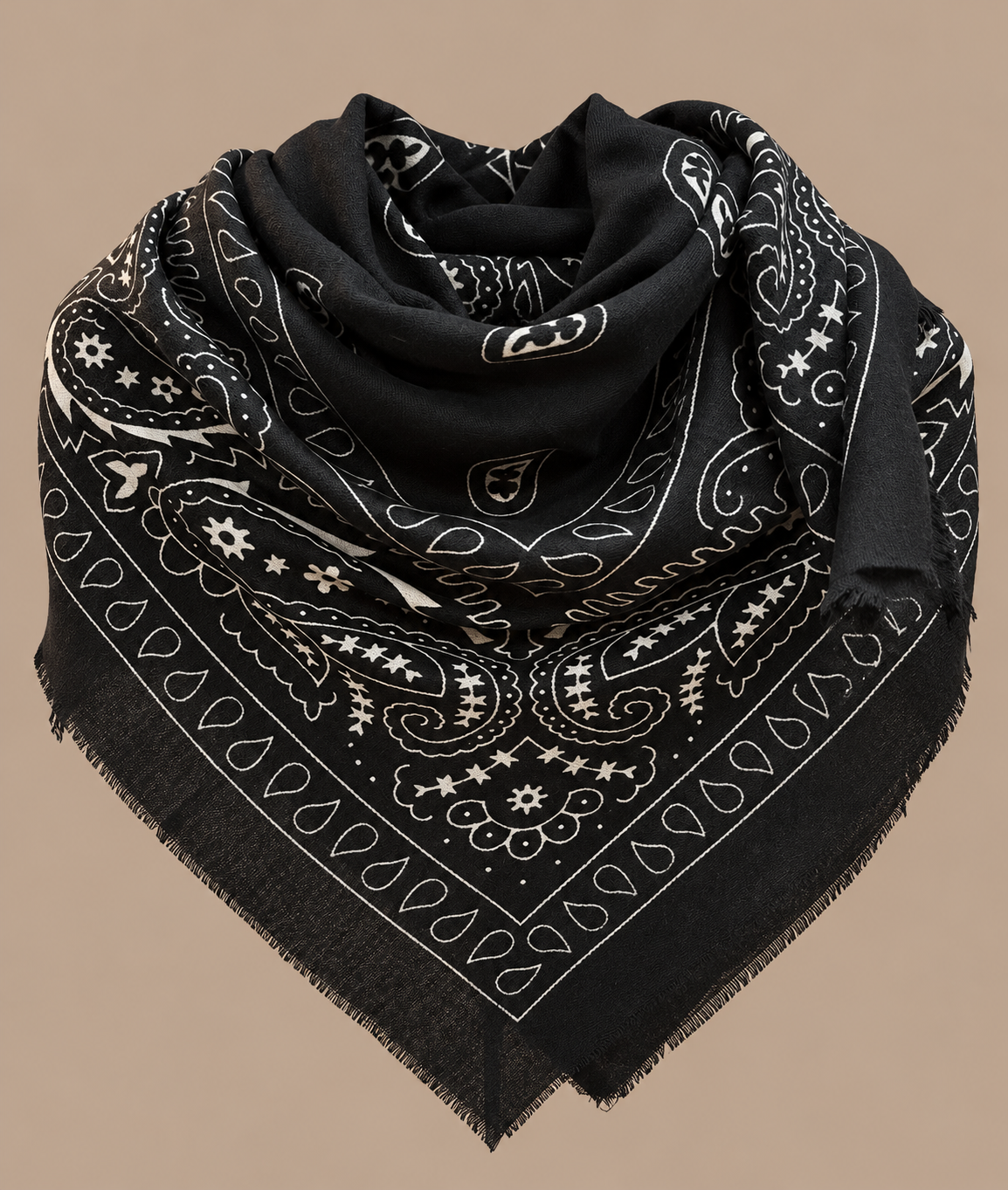 Pañuelo Paisley negro con motivos crudos